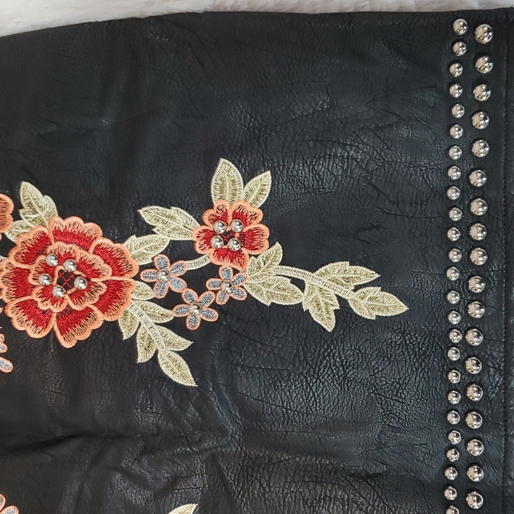 Romeo & Juliet Faux Leather Mini Skirt Size M - Picture 5 of 8